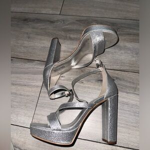 Woman silver Michael Kors heels